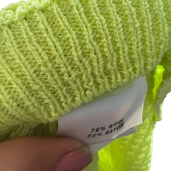 St. John Wool Blend Chartreuse Knit Top - Picture 11 of 12